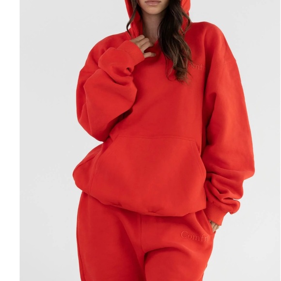 Cozy Red Women's Hoodie & Sweatpants Set - Picture 1 of 3